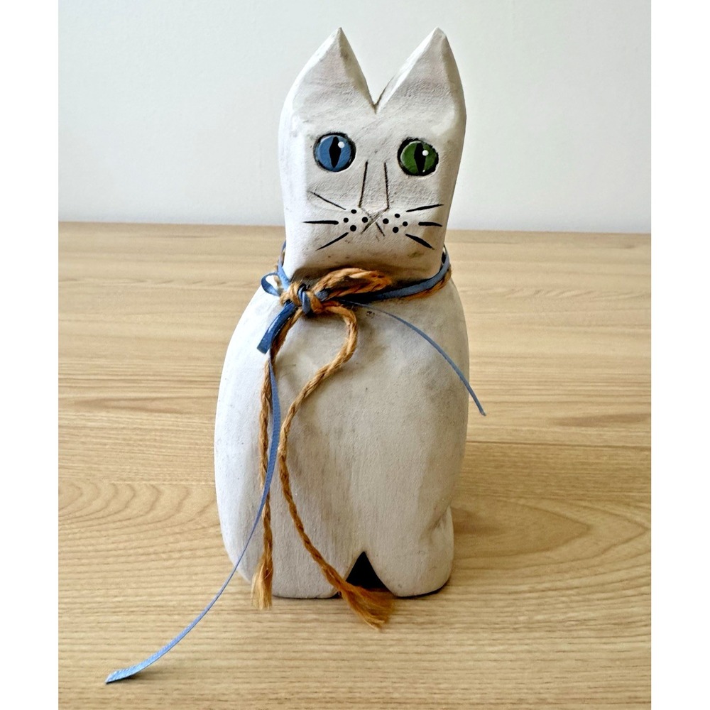 Vintage 1991 Signed Folk Art Hand Carved Wooden Cat Figurine Blue Green‎ Eyes